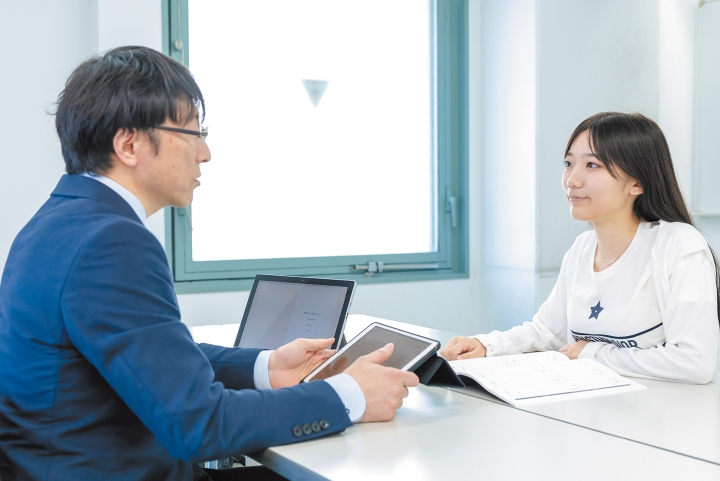 授業を受け持つ講師が、責任を持って生徒の担任を受け持ちます